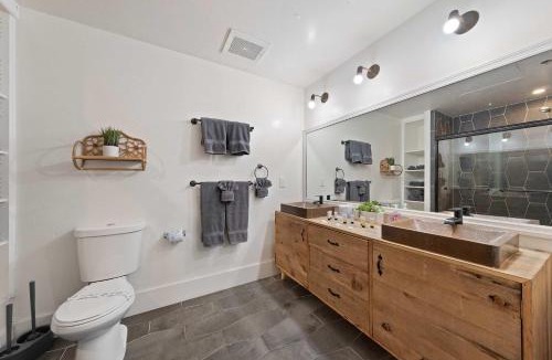 Gaslamp Quarter House | Woolworth Loft - Stylish Gaslamp Stay and Sleeps 8!