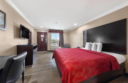 Central Escondido Hotel | Econo Lodge Inn & Suites Escondido Downtown
