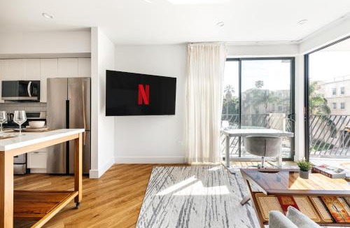Wilshire Center Apartment | Lux Hotel style 2 bedroom apartment gym parking rooftop