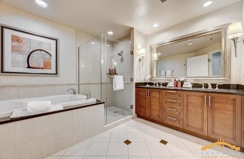 Las Vegas House | MGM Signature-34-604 Jacuzzi Studio