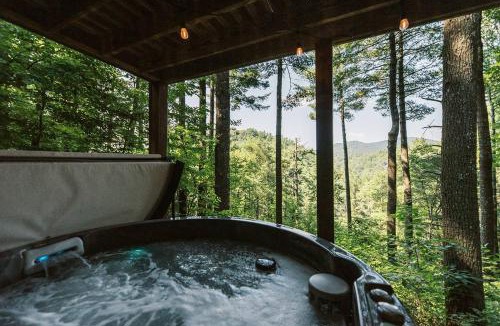Cherry Log House | Secluded 4WD Getaway with Mountain Views and Hot Tub