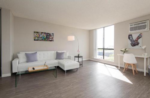 Norma Triangle Apartment | Skyline Palms 1-Bedroom with Roof-Top Pool