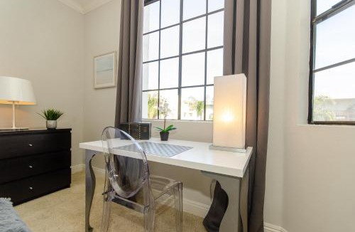 Beverly Grove Apartment | Designer Penthouse 2 Bedroom with Balcony Beverly Hills Adjacent