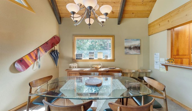 Ember by Avantstay Majestic Entertainers Home w/Pine Tree Views & Close to Meek's Bay