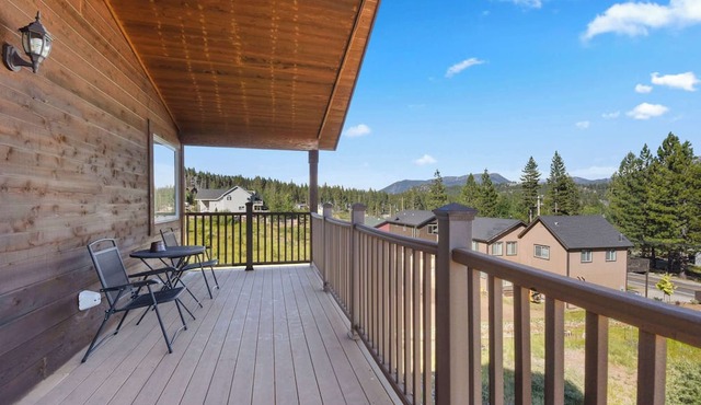 Mule Meadows Classy, Split Level South Tahoe Home!