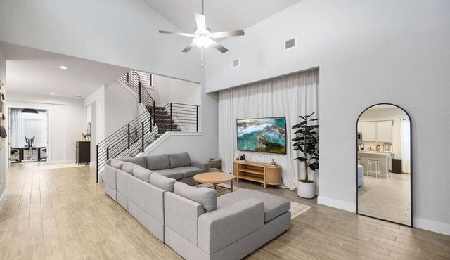 Modern and lux 4B House With Office, 20 min to DT
