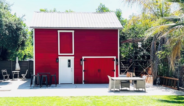 Redlands Historic Barn House Perfect for gatherings! Extra house next door!