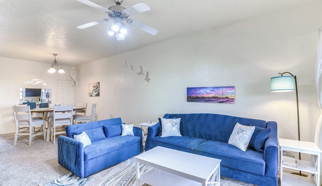 1 Mi to Beach! East End Galveston Condo w/Pool