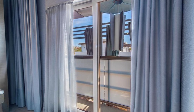 Shade Hotel