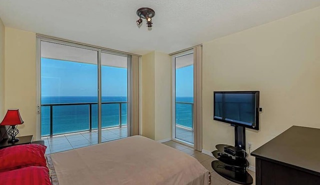Beautiful Corner Unit, Direct Ocean Views. Amazing Location & Very Walkable.