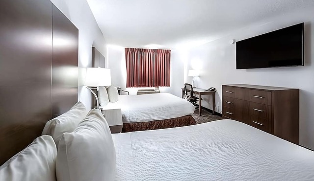 Just What You Were Looking For! Spacious Unit, Enjoy Swimming Pool Access!