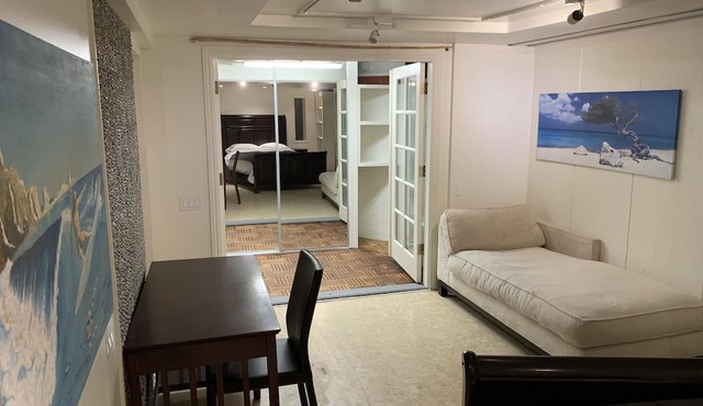Charming Beach Studio, 2 blocks from the sand