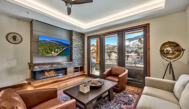 Luxury Three Bedroom Residence steps from Heavenly Village Book 7 Nights for 10% Off by RedAwning