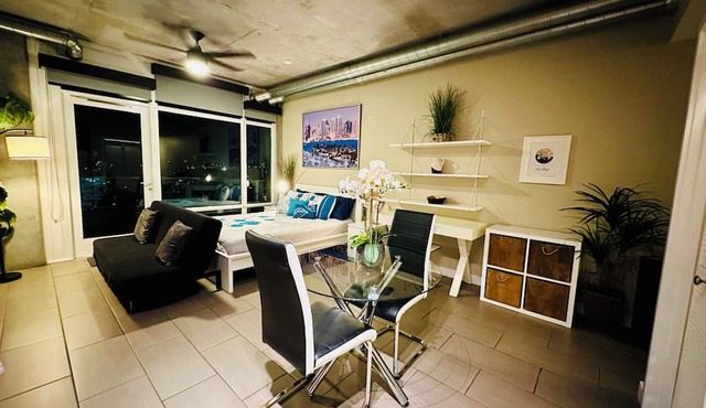 Cozy Condo Amazing Balcony & Rooftop Views - Family Friendly