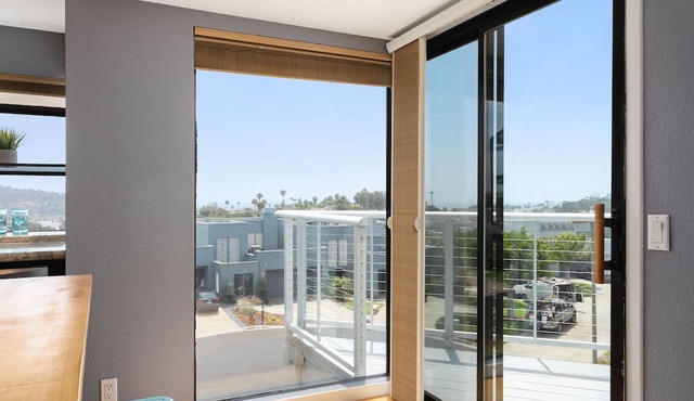 Vista Pacific- Del Mar Rental with Ocean Views, Pool, A/C & Walkable Dining