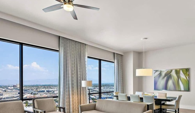 LUXURY 4 bdrm Presidential Penthouse Suite@Wyndham