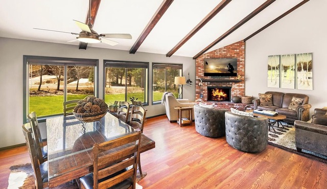 Higher End Townhome! Views of Bear Mtn! WiFi! Laundry! Walk to Bear Mtn!