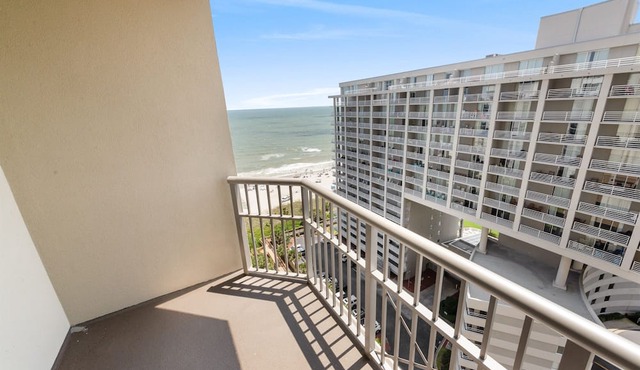 Royale Palms 14022H Oceanview Studio in Kingston