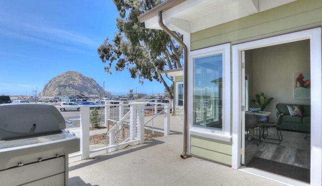 Salty Sister Beach House - Ocean Front and Rock Views