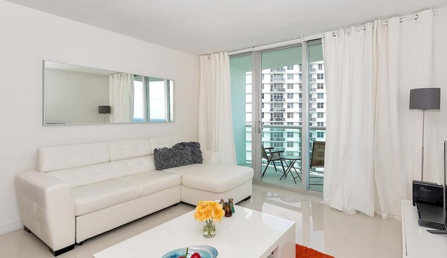 Beautiful apartment with ocean view on Hollywood Beach