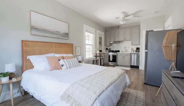 Perfect Downtown Studio | Steps to Little Italy!