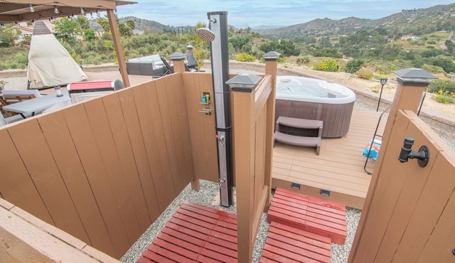 AIRSTREAM GLAMPING! Jacuzzi, BBQ & Chill!