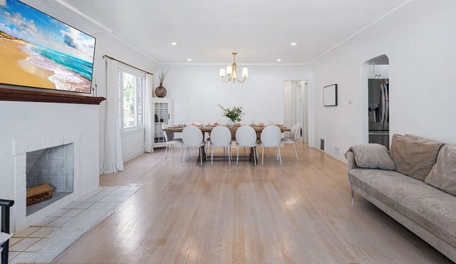 Remodeled Pico-Robertson Apt · 3BR + Parking
