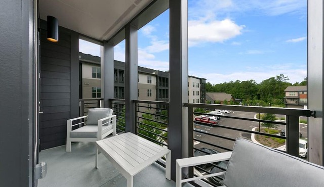 Tropics Getaway: Dual 2BR/2BA Units w./Pool & Gym
