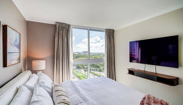 Coconut Grove Beauty! 1/1 Bayview Condo w/Free Parking