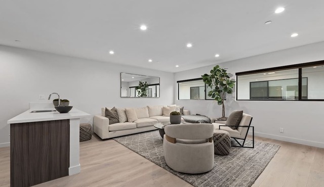 Heart of West Hollywood Stunner w/gym and co-working space