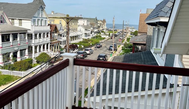 3-BR apt: OCEAN views balcony, 1.5 blocks to beach passes, AC, WiFi, 1.5 baths.