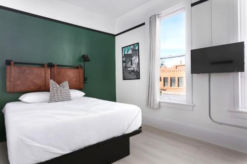 Renovated suite Smart Amenities & Comfort
