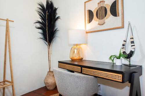 Casa Blanca Suite B2 - Sunlit Montecito Studio Retreat with Patio