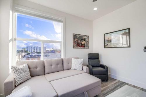 Park Blvd Paradise 304 New construction, king bed!