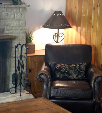 Cozy Nature Retreat Cabin with Fireplace