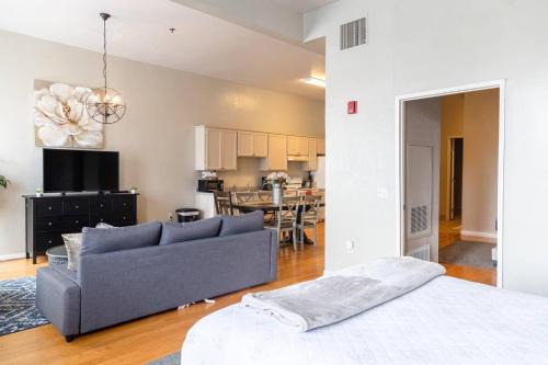 Top Floor Walk to Conv Center Free Parking