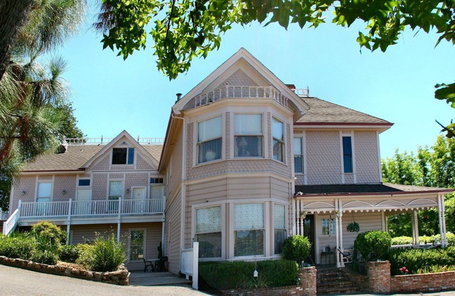 Power Mansion Inn 