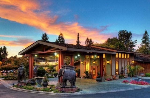 Dinah's Garden Hotel