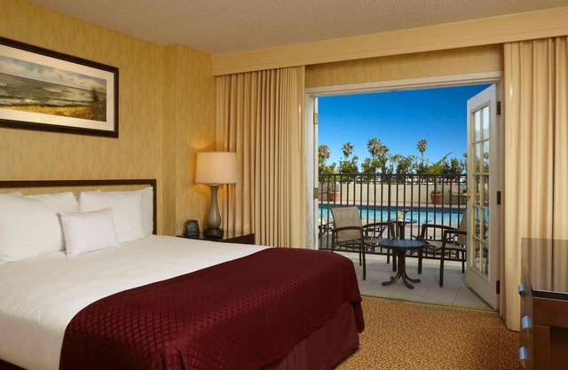 Hilton Santa Monica Hotel & Suites