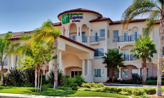 Corona Hotel | Holiday Inn Express Hotel & Suites Corona, an Ihg Hotel