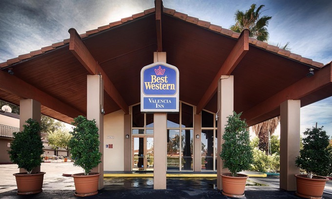 Valencia Hotel | Best Western Valencia/Six Flags Inn & Suites