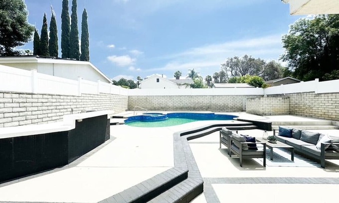 West Los Angeles House | Spacious 5BR Haven with Sparkling Pool (SY-WW)