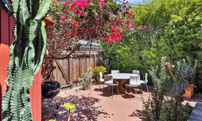 Venice House | Boho-Chic bungalow on highly desirable Venice walk street.